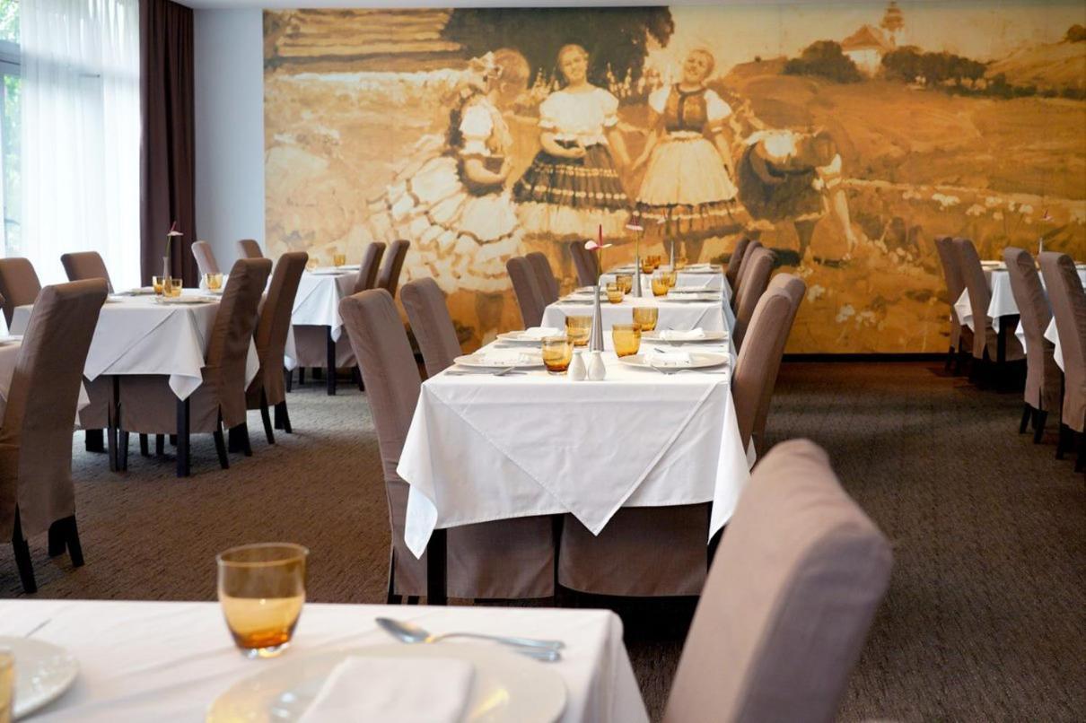 Hotel Mousson ミハロフツェ エクステリア 写真