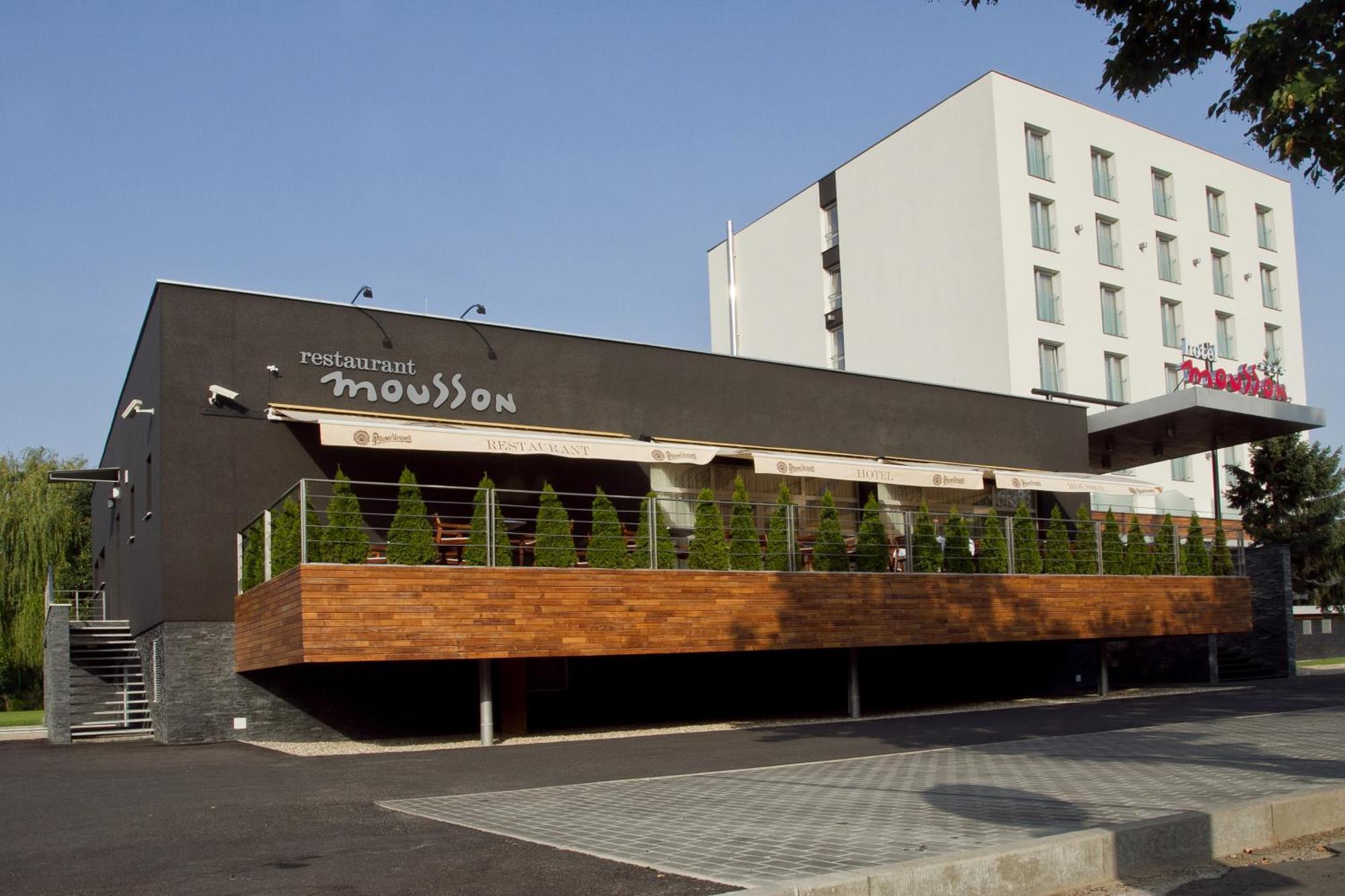 Hotel Mousson ミハロフツェ エクステリア 写真