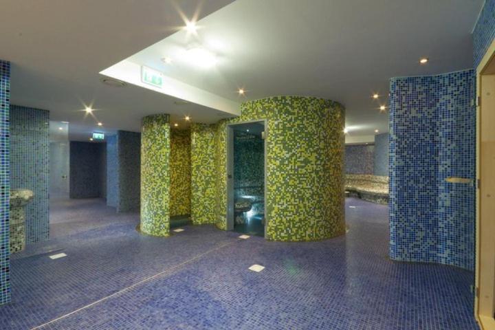 Hotel Mousson ミハロフツェ エクステリア 写真